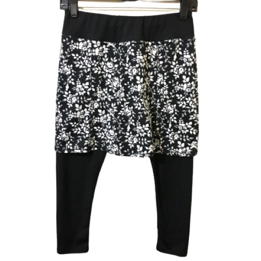Sahalie Floral Skort w/ Black Capri Leggings Sz SX
